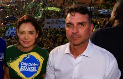 Michelle Bolsonaro e Fl�vio se encontram para gravar v�deo em Bras�lia