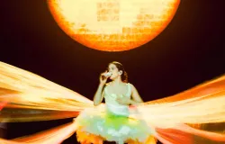 Rosal�a faz show inesquec�vel no Rio e re�ne multid�o na Farmasi Arena