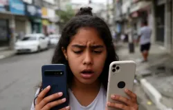 Adolescente assaltada em Duque de Caxias ganha celulares novos ap�s v�deo comovente