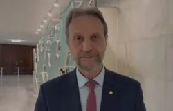 L�der do PT sofre AVC e continua internado
