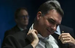 Universidade nega que Fl�vio Bolsonaro fez p�s-gradua��o citada em seu curr�culo