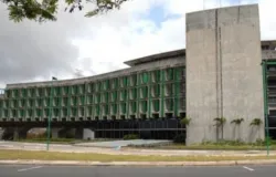 Estado rejeita acusa��o de aprova��o autom�tica nas escolas
