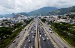 BR-101 no Rio ganha terceira faixa ap�s seis anos de obras paralisadas por falta de seguran�a