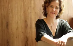 Carla Madeira lan�a livro 'Quando' e fala sobre luto e literatura
