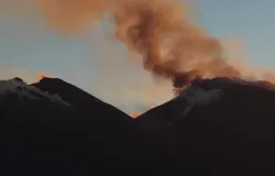 Vulc�o Etna continua fechando aeroporto na It�lia