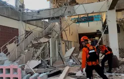 Terremoto de magnitude 7,7 deixa dezenas de mortos na Indon�sia