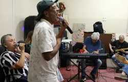 Grupo musical de pacientes psiqui�tricos lan�a novo �lbum ap�s 25 anos
