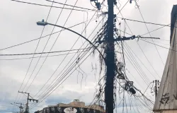 Prefeitura interdita obra irregular da Claro e suspende servi�os da empresa no Rio