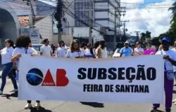 Mulheres v�o �s ruas em Feira de Santana pelo fim da viol�ncia durante Agosto Lil�s