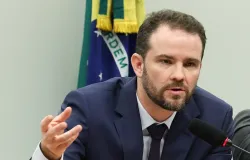 Brasil deve aumentar com�rcio com outros pa�ses, defende ministro