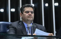 Alcolumbre promete avan�ar na escala 6x1, mas vota��es ficam para depois das elei��es