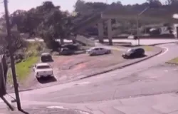 Desabamento de passarela causa duas mortes em estrada de SP