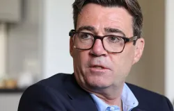Burnham reage com apenas duas palavras � volta de Harry e Meghan ao Reino Unido