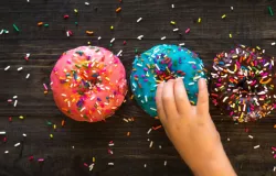 Existe alimento proibido para crian�as? Especialistas explicam