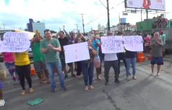 Protesto bloqueia tr�nsito e causa congestionamento na Cidade Baixa de Salvador