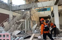 Indon�sia registra 100 mil mortos ap�s terremoto de 7,7 na regi�o leste