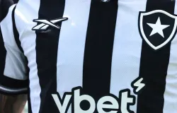 Zagueiro do Botafogo faz gesto antifracista e aciona protocolo; caso n�o vai � s�mula