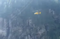 Helic�ptero atinge cabos de telef�rico, explode no ar e mata duas pessoas; veja v�deo