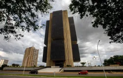 Fam�lias brasileiras batem recorde de contas atrasadas em julho, diz Banco Central