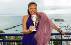 Mulher de Camacan vira estrela da cultura em S�o Paulo