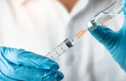 Uma dose da vacina da dengue j� protege adolescentes de interna��o, diz estudo
