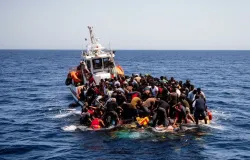 Naufr�gio no Mediterr�neo deixa 8 mortos e 20 desaparecidos, incluindo crian�as
