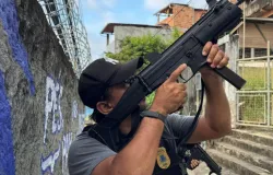Pol�cia prende 6 suspeitos de extorquir turistas no Farol da Barra