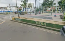 Motociclista foge ap�s atropelar menina de 3 anos no Rio