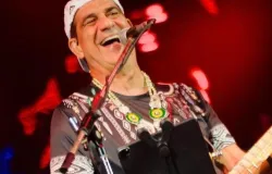 Durval Lelys esgota ingressos e leva Trivela do Asa a Salvador com casa cheia