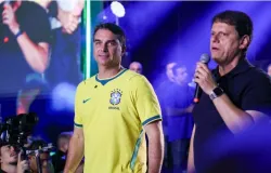 Fl�vio Bolsonaro garante apoio a Tarc�sio para presidente em 2030