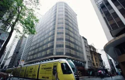 Centro do Rio ganha vida nova com moradias e bares ap�s crise