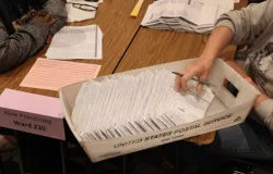 Falta dinheiro, papel e tempo: novas regras de Trump para voto pelo correio enfrentam obst�culos