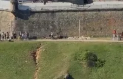 Helic�ptero salva nadador preso pela correnteza na praia da Barra