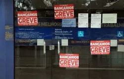 Greve dos bancos da Caixa explode: funcion�rios rejeitam aumento do plano de sa�de e mant�m paralisa��o