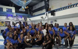 Rainha de bateria da Portela abre escola de artes gr�tis para moradores de favelas do Rio