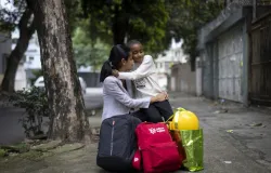 Menino superdotado Alvinho sai de abrigo no Rio e volta para casa em Cabo Frio com nova bolsa de estudos