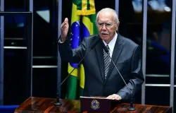 Jos� Sarney � internado com pneumonia aos 96 anos; sa�de est� est�vel