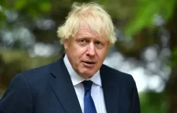 Boris Johnson critica ataque russo a trem na fronteira da Ucr�nia e pede mais armas