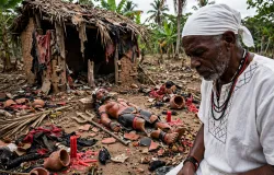 Terreiro em Santo Amaro � alvo de ataques racistas e religi�o � destru�da