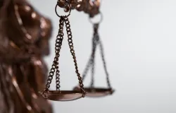Justi�a manda empresa pagar b�nus de demiss�o para funcion�ria que saiu no per�odo de aviso