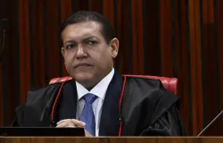 Celular de banqueiro mostra que R$ 500 mil iam ter ido para filho de ministro do STF