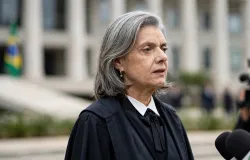 C�rmen L�cia diz que crise no STF gerou sofrimento na sociedade e julgamento fica suspenso