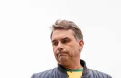 Pedido no STF tenta bloquear R$ 72 milh�es de Fl�vio Bolsonaro
