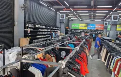 For�a-tarefa apreende 3,5 toneladas de roupas falsas em outlet do Rio
