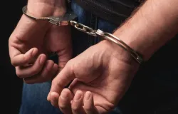 Pai � preso suspeito de abusar sexualmente da filha por 17 anos e amea��-la de morte