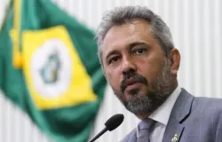 Elmano de Freitas disputa reelei��o como governador do Cear� contra Ciro Gomes
