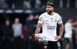 T�cnico do Corinthians tenta tirar Memphis de assuntos pol�ticos e focar no futebol para recuperar forma