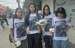 Justi�a na ca�a: pizzaiolo de 26 anos � velado ap�s ser morto a tiro pela Pol�cia Militar em Niter�i