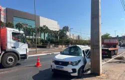 Jovem com carro novo sofre acidente grave em Cuiab� e segue internada