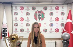 Jovem de 22 anos vira t�cnica de profissional masculin na Turquia e viraliza no Instagram